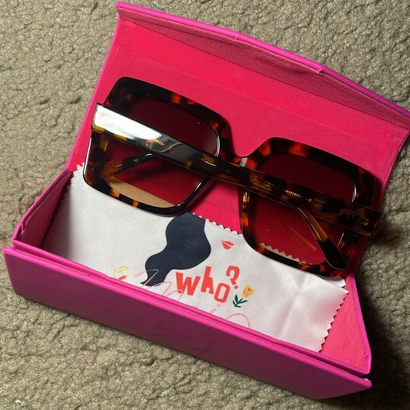 DIFF 🤎🤎 Eyewear Emily in Paris Sylvie Tortoise Square Sunglasses NIB - Picture 5 of 15